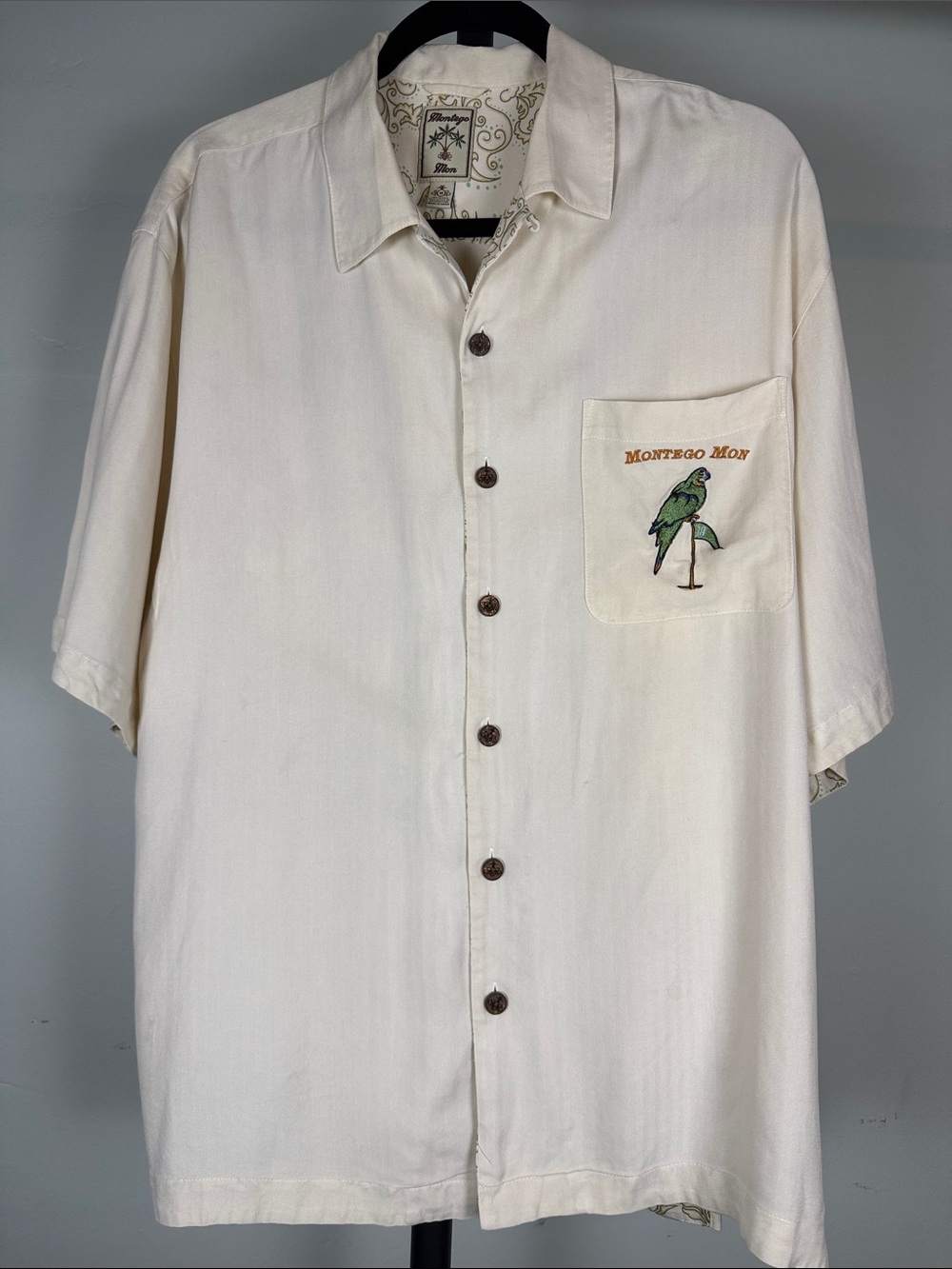 🦜Montego Mon Cream Silk Embroidered Parrot Hawaiian Camp Shirt Size Medium EUC